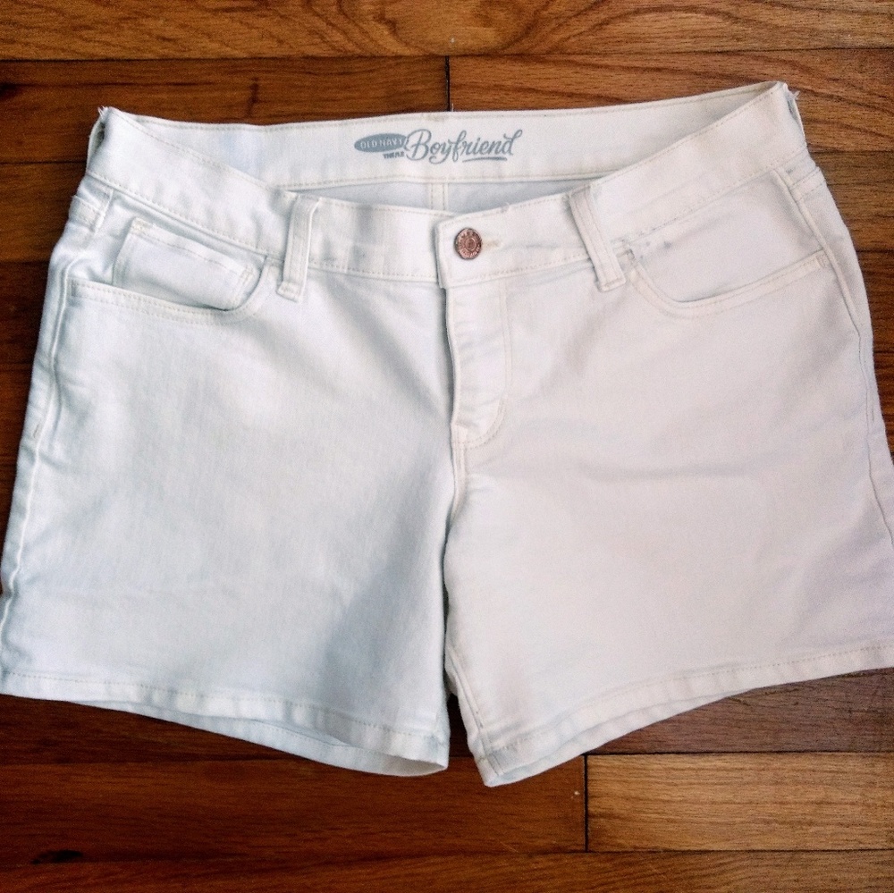 SALE! Old Navy white Shorts SALE!